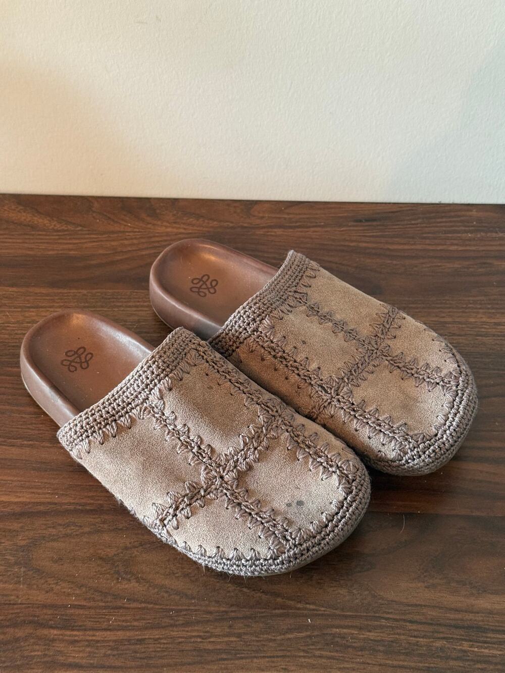 The Sak Bolinas Taupe Brown Womens Suede Hand Crocheted Clog Slipper Sz 8 Boho